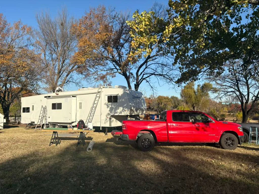 Mobile RV repair technician at work in Apopka Florida